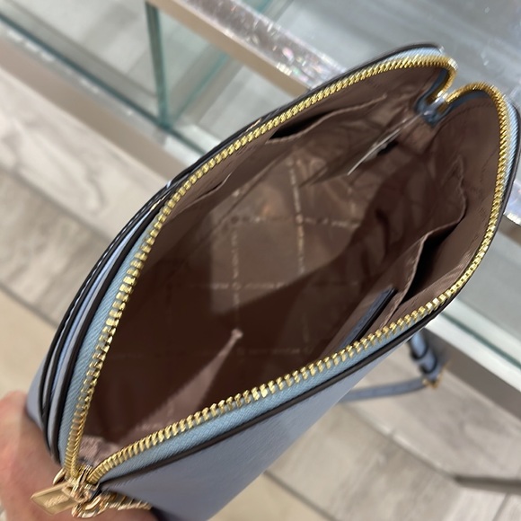 MICHAEL KORS
Jet Set Travel Medium Dome Crossbody Bag
Pale Blue 
NWT - Picture 11 of 16